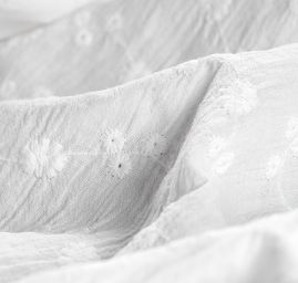 Madeira vyšívaná látka květinový motiv slonová kost