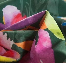 Žoržet šatový pružný bordura květy tm.zelený