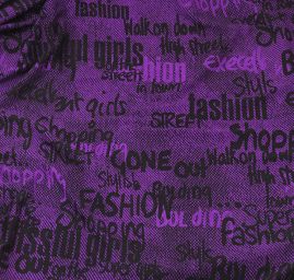 Úplet postavy v barvách fialovočerné