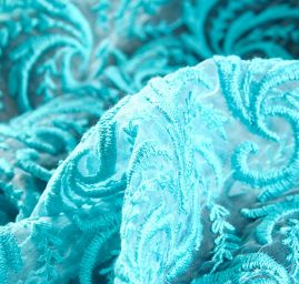Organza vyšívaná květinový ornament tyrkysová