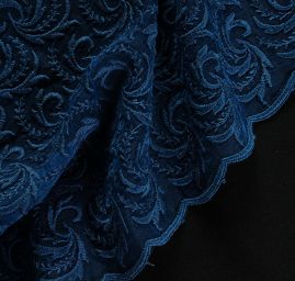 Organza vyšívaná květinový ornament tm.modrá