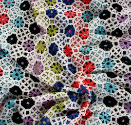 Krajka hrubá geometrický ornament barevná