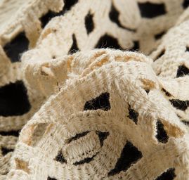 Krajka hrubá velký květinový vzor béžovosmetanová