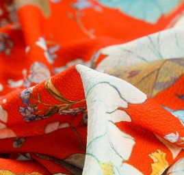 Krepdeším červený květy