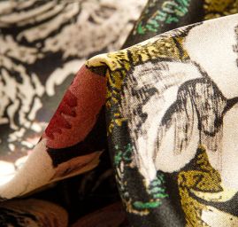 Hedvábný satén drobné květy