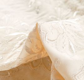 Krajka madeira se vzorem květů a motýlků