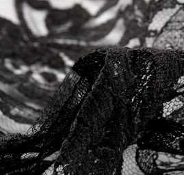 Pružná krajka jemná květy černé