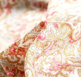 Bavlněná látka květinový paisley vzor růžový