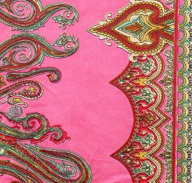 Satén nepružný paisly motivem růžový