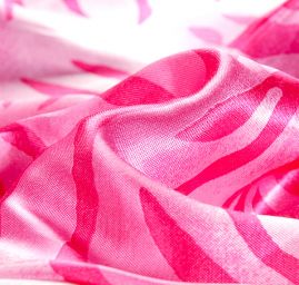 Satén nepružný zvířecí motiv růžový