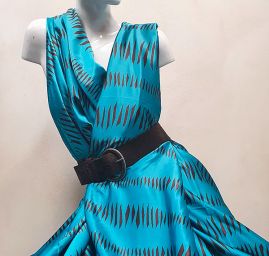 Satén nepružný geometrický motiv tyrkysový/hnědý