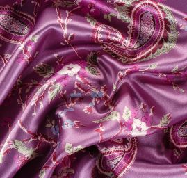 Satén vzor nepružný paisley fialový