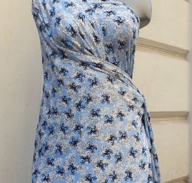 Letní úplet viskozový vzor květů modrý