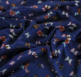 Šifon jemný se vzorem motýlků tmavě modrý