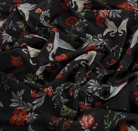 Šifon jemný se vzorem labutí a květin černý