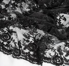 Efektní krajka výšivka na tylu černá