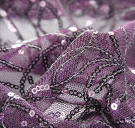 Jemná krajka flitrová aplikace na tylu fialová