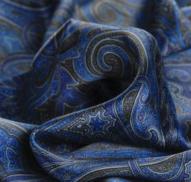 Hedvábný atlas pružný paisley vzor v modré