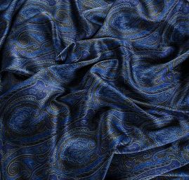 Hedvábný atlas pružný paisley vzor v modré