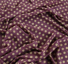 Šifon vzor puntík smetanový na růžovofialovém 