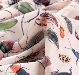 Letní jemná šatovka tisk barevní brouci smetanová