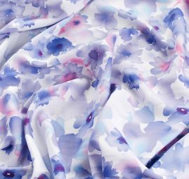 Viskozová šatová látka rozpité květy fialová