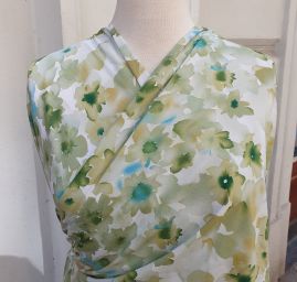 Viskozová šatová látka rozpité květy zelená