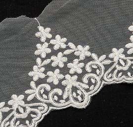 Krajka lem výšivka na tylu smetanová