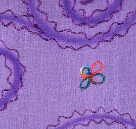 Krep šifon výšivka střední spirála levandulová II.jakost