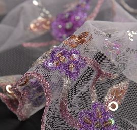 Efektní krajka vyšívaný tyl fialová