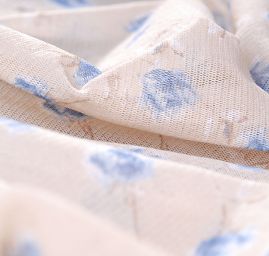 Pletenina žoržetového vzhledu tisk drobné květy