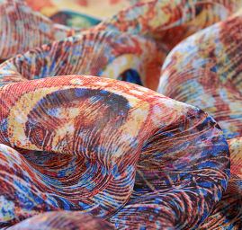 Šifon vzor paví pera digitální tisk hnědá