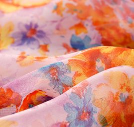 Jemný šifon květinový motiv pastel růžová