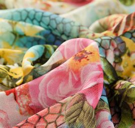 Jemný šifon nevšední květinový vzor tyrkys