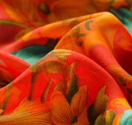 Šifon motiv velkých květů červená