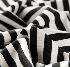 Jemný viskozový úplet černo/bílý proužek 