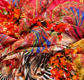 Viskozová látka digitální tisk zvířecí motiv/paisley vzor