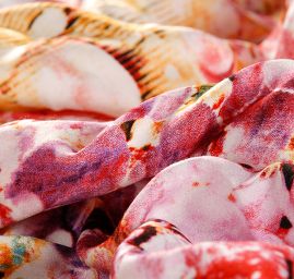 Viskozová letní látka digitální tisk květy růžová