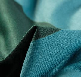 Letní úplet květy hadí kůže petrolej