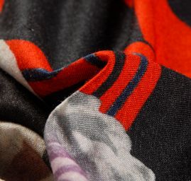 Úplet viskozvoý květinový a geomterický vzor