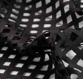 Úplet prořezávaný geomtrický vzor černý  