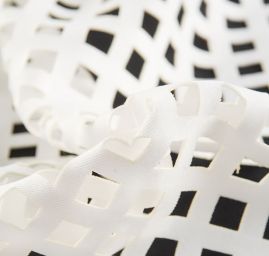 Úplet prořezávaný geometrický vzor bilý