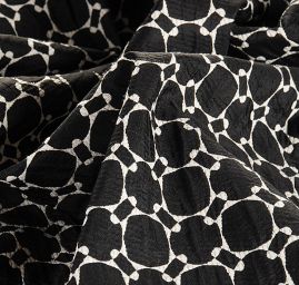 Kostýmová látka piké černá/slonová kost