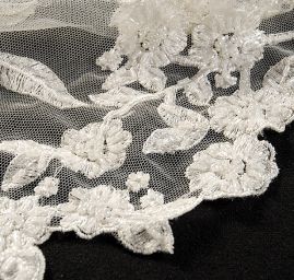 Exkluzivní krajka výšivka na tylu bílá