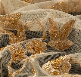 Exkluzivní krajka výšivka na tylu zlatá