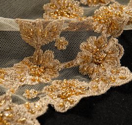 Exkluzivní krajka výšivka na tylu zlatá