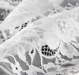 Efektní krajka výšivka na tylu květinový motiv bílá