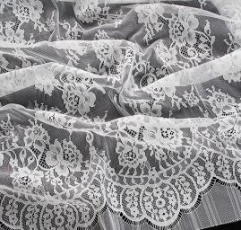 Efektní krajka výšivka na tylu květinový motiv bílá