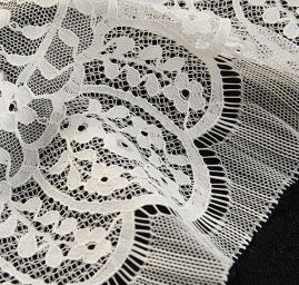 Efektní krajka výšivka na tylu motiv květin slonová kost