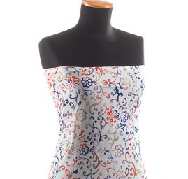 Letní úplet motiv květinového ornamentu bílý